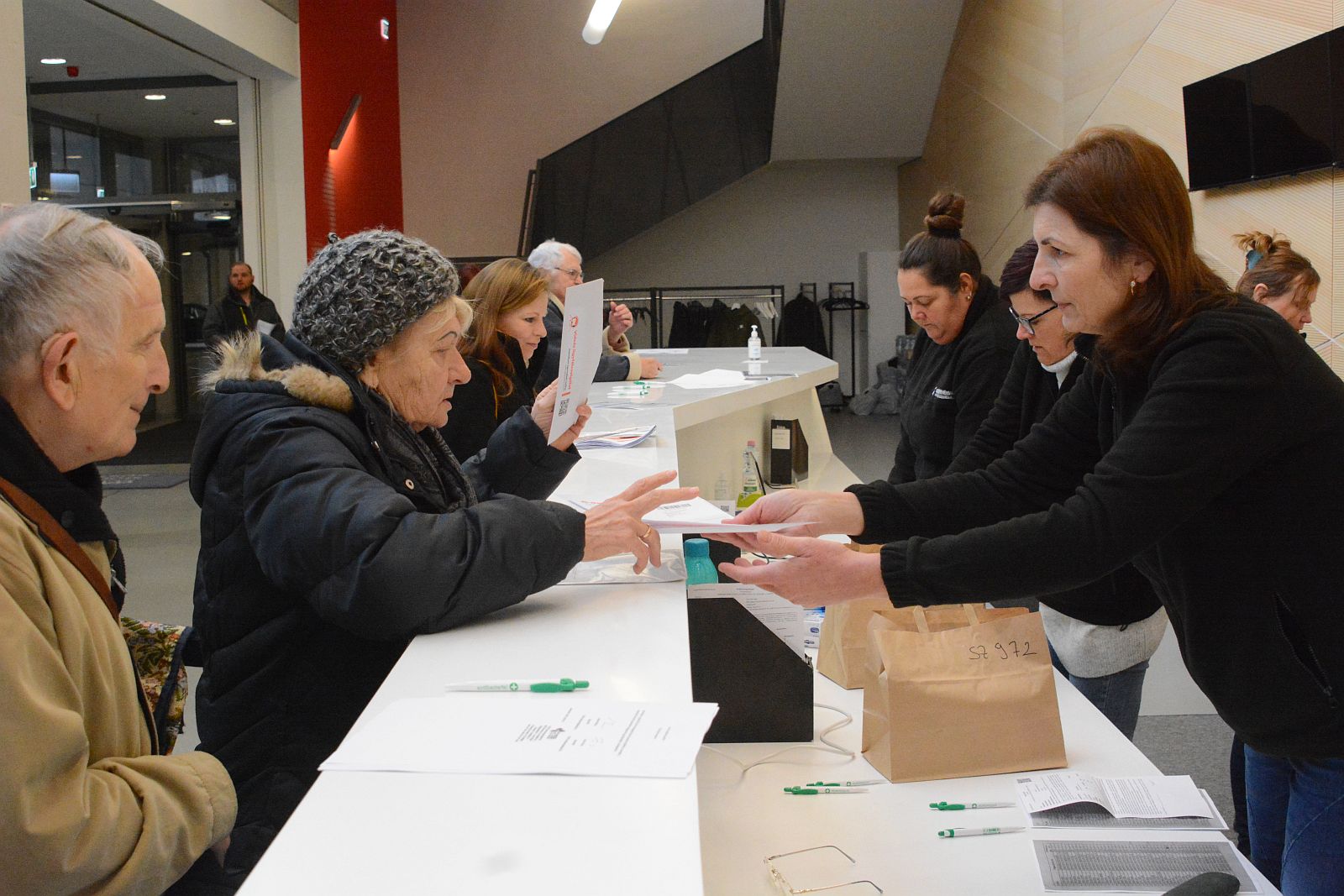 Elkezdődött az ingyenes LED égők kiosztása Fehérváron